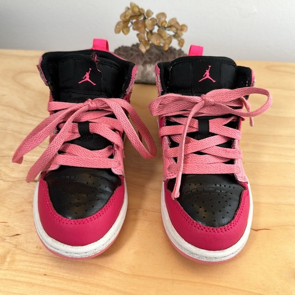 Children’s Nike Sneakers - Picture 2 of 13